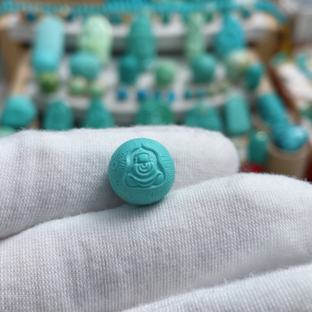 羊***嘚未镶嵌绿松石珠宝奇石