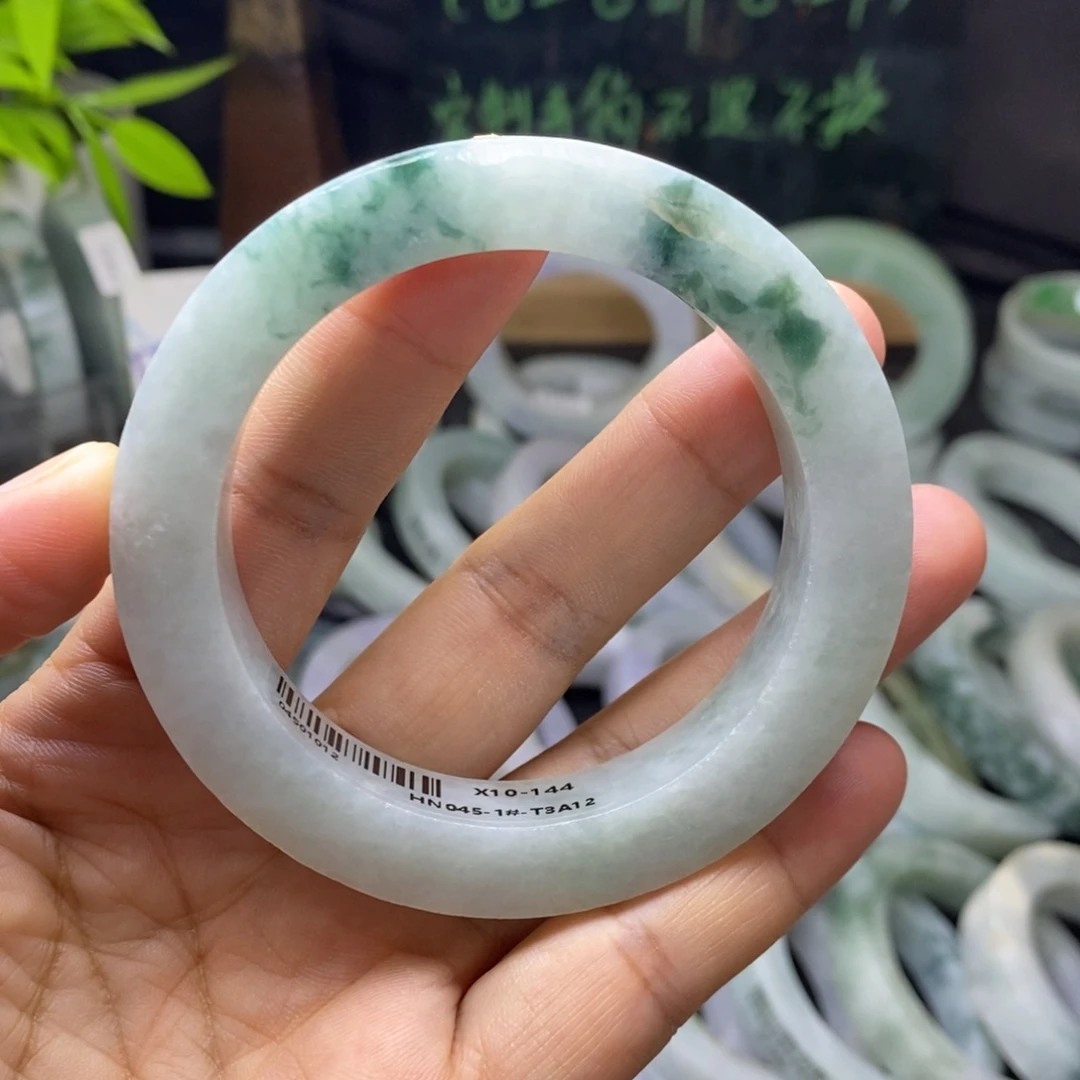未镶嵌手镯定制翡翠