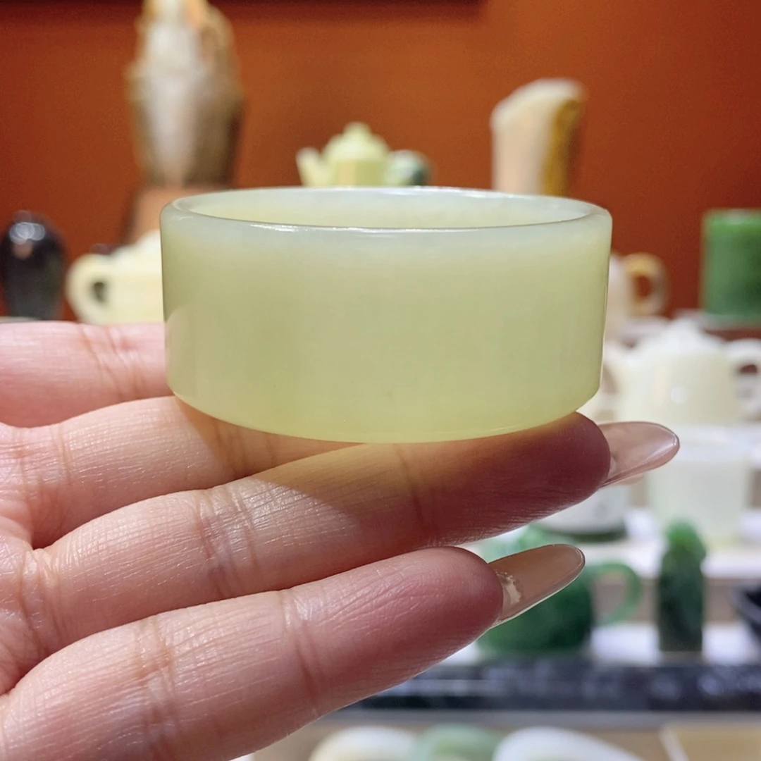 未镶嵌和田玉摆件新疆和田玉黄口杯