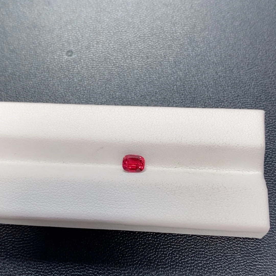 尖晶石裸石未镶嵌0.66绝地