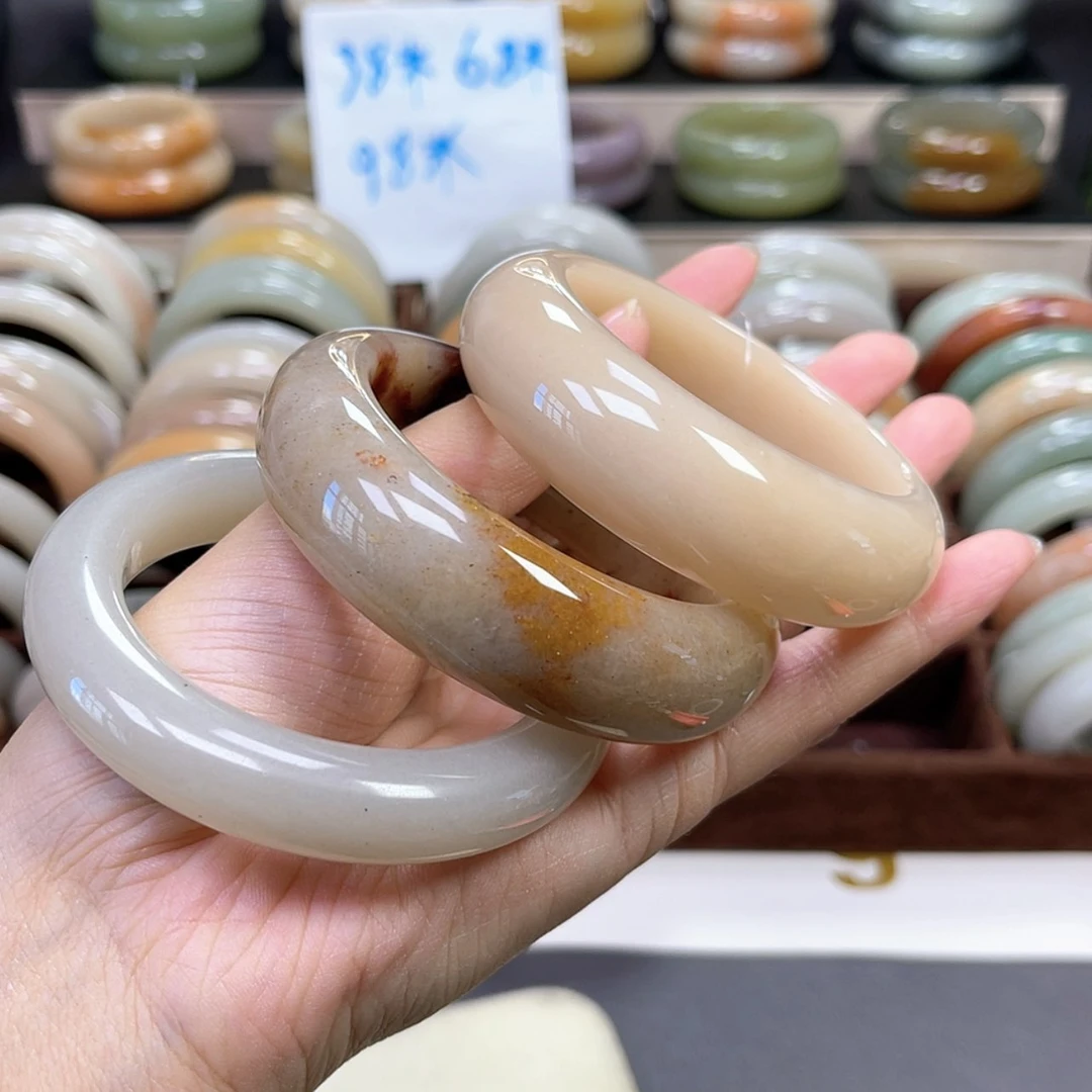 【闪购商品】石英质玉手镯未镶嵌池****室