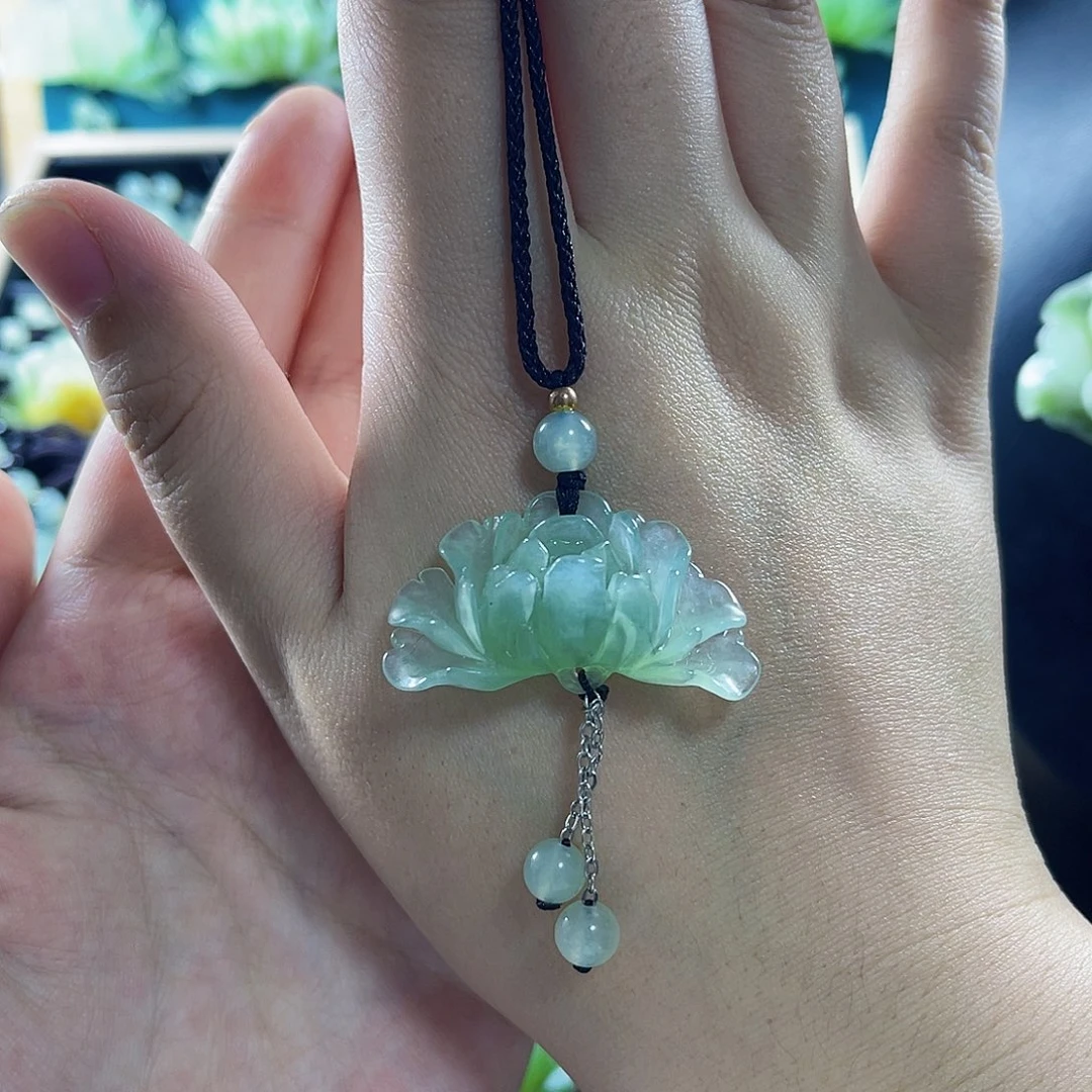 蛇纹石玉颈饰合金