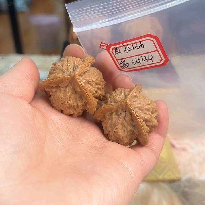 文玩核桃吊坠盘山三棱