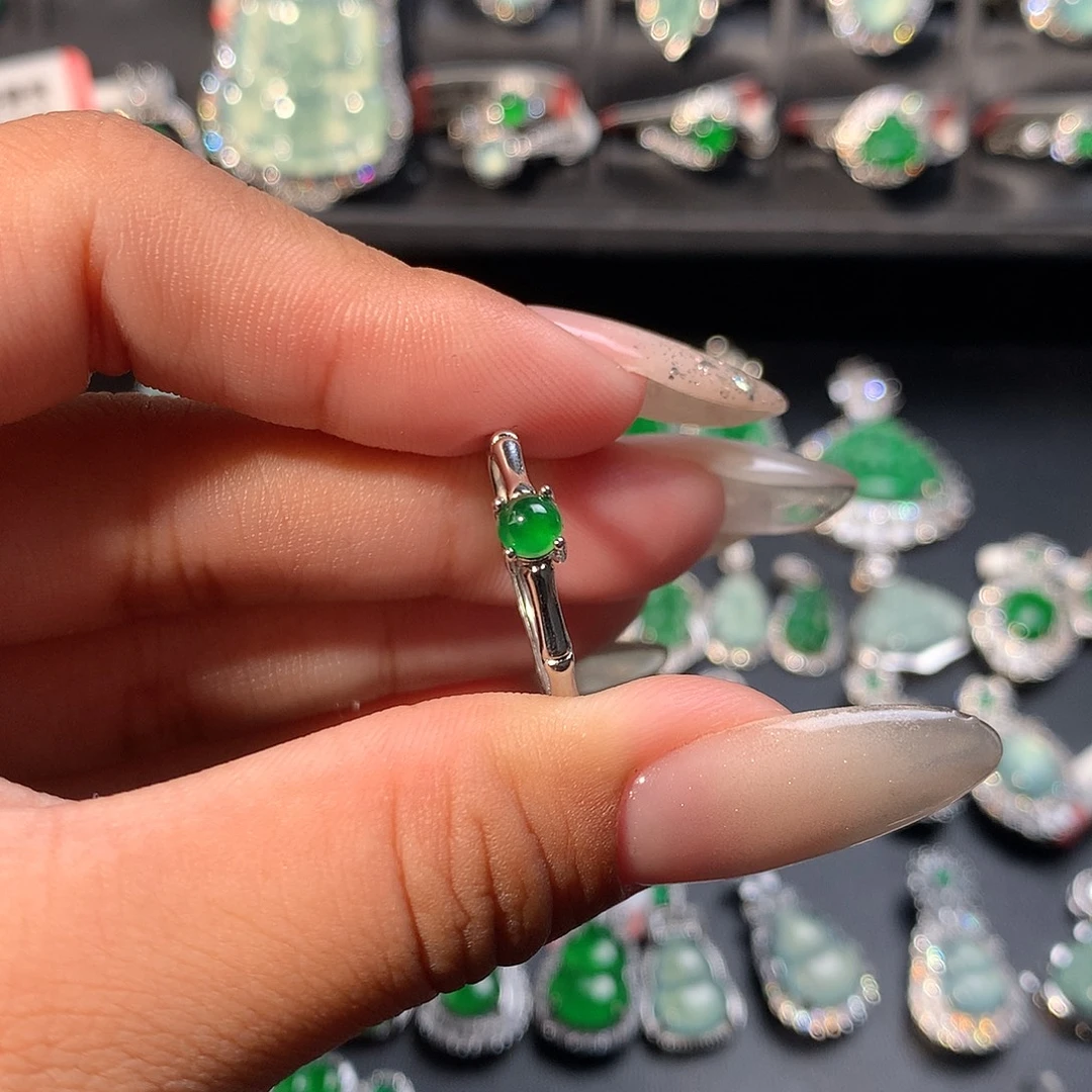 妮***雅翡翠未镶嵌戒指戒指