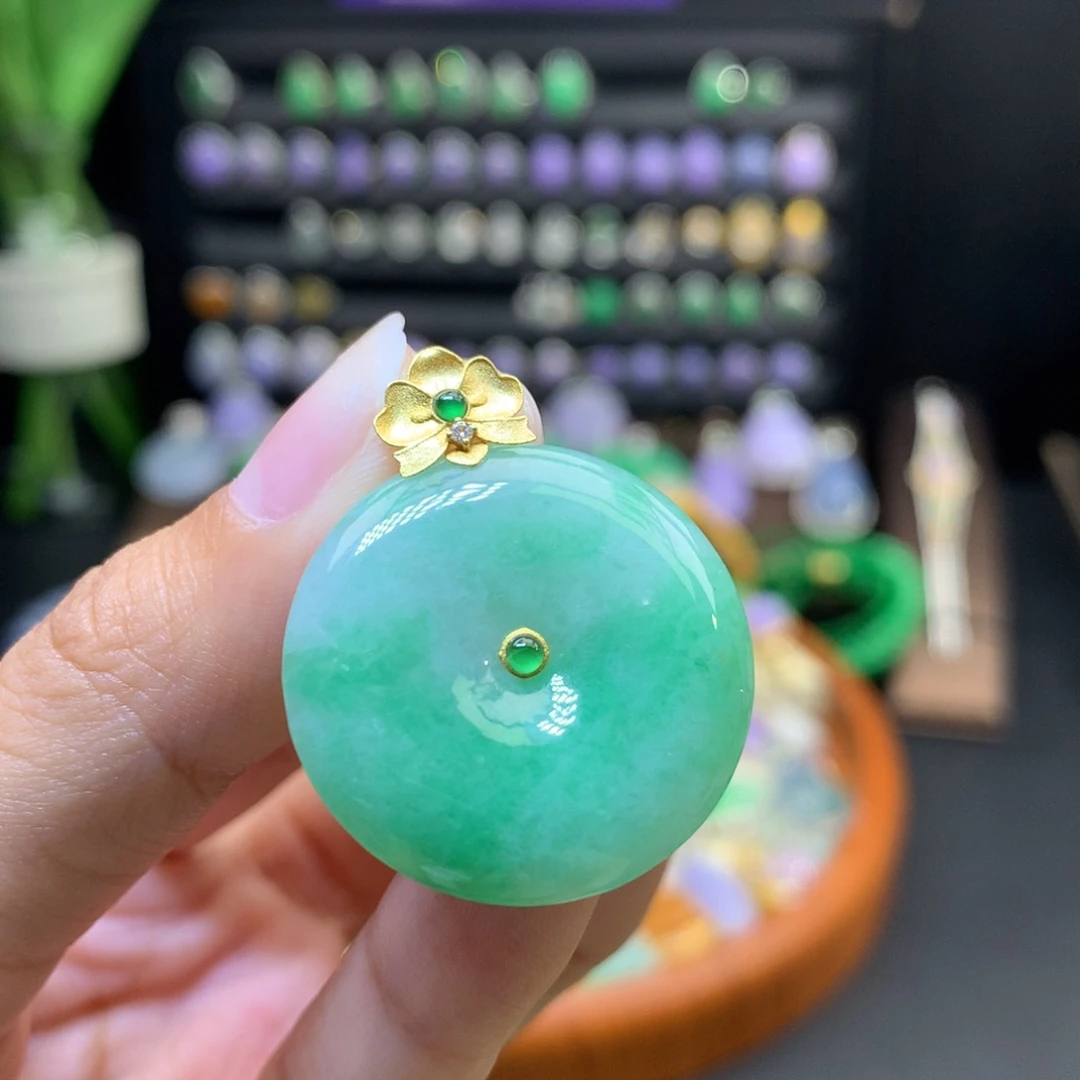 翡翠18K金镶嵌颈饰