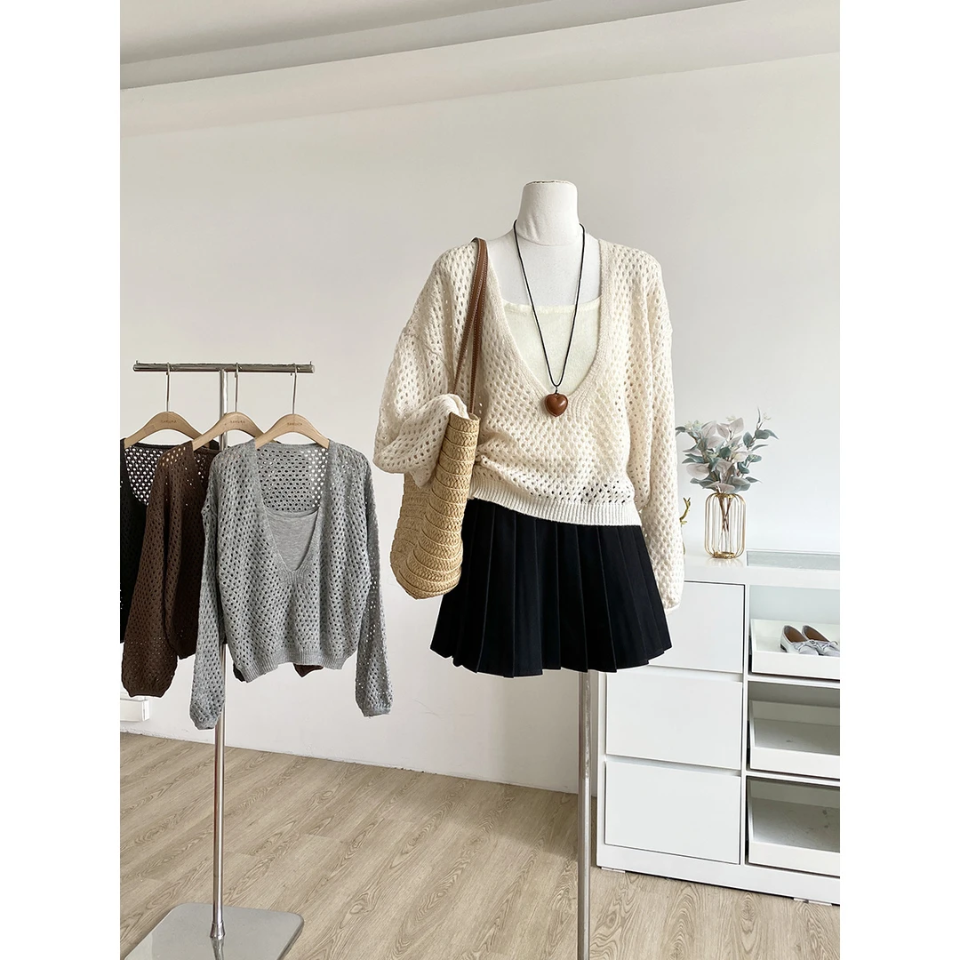 2025年秋季新款韩版时尚简约纯色镂空长袖针织衫+内搭吊带两件套