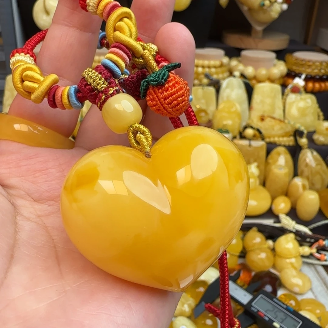琥珀套链未镶嵌天然俄料鸡油黄蜜蜡屁桃爱心