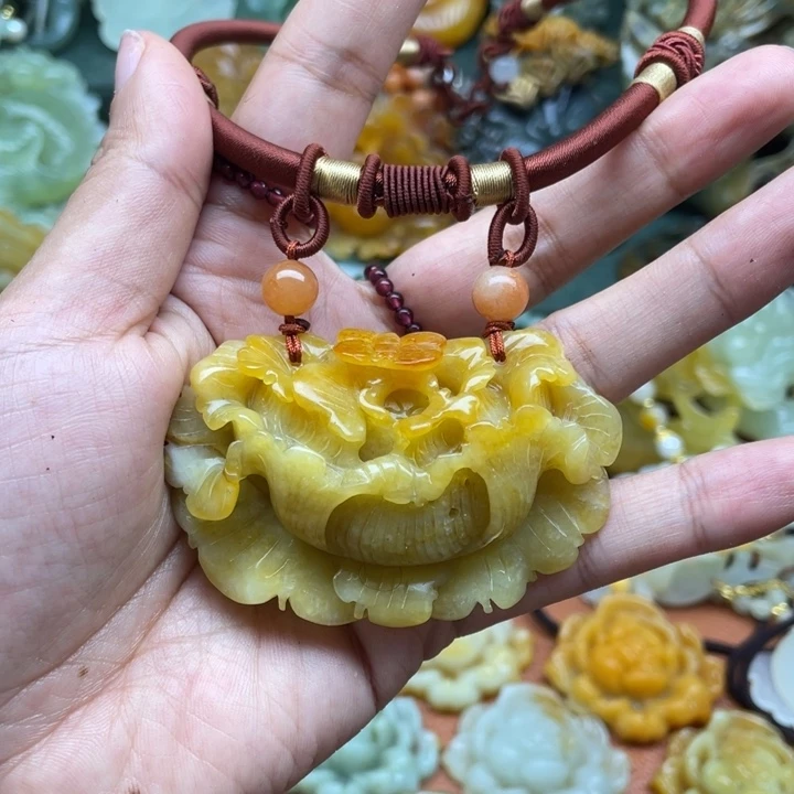 蛇纹石玉未镶嵌吊坠