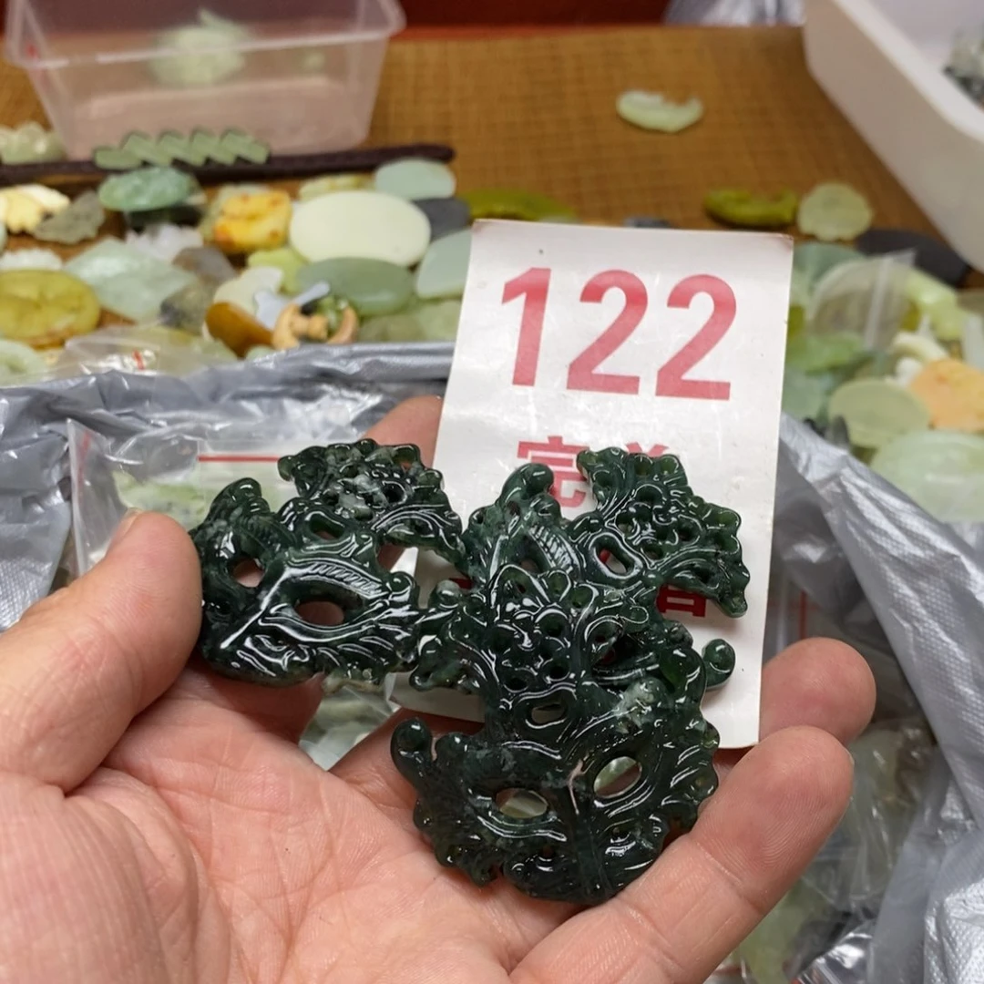 蛇纹石玉挂坠未镶嵌