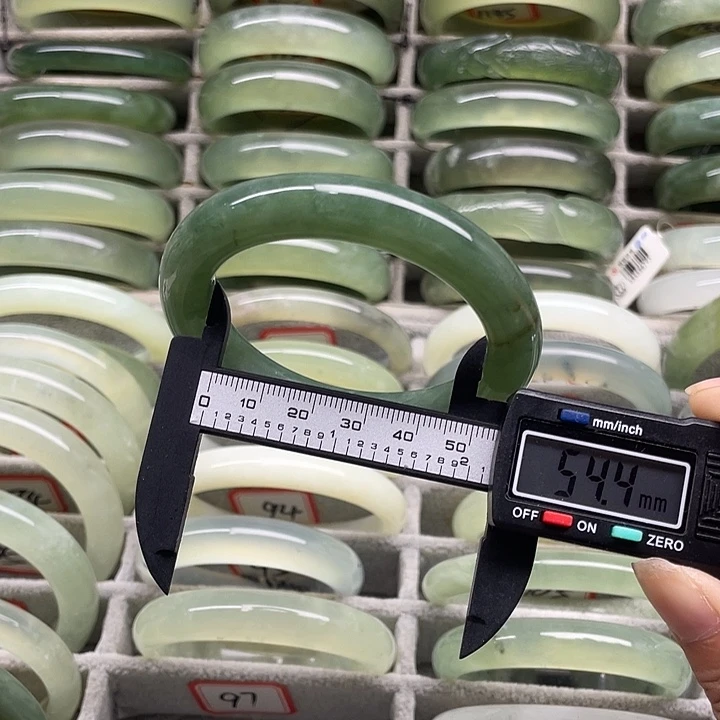 未镶嵌蛇纹石玉手镯97