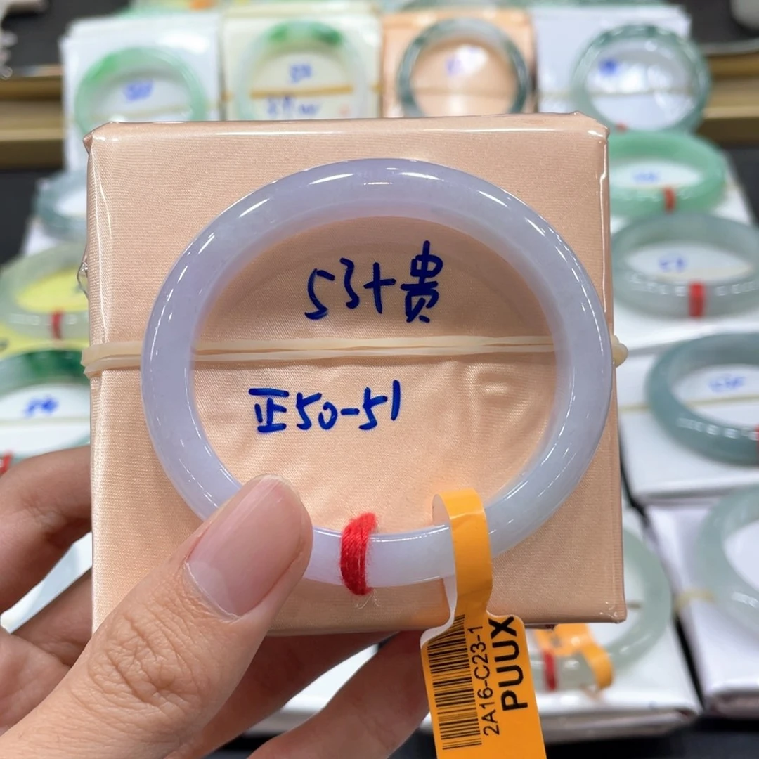 翡翠手镯未镶嵌翡翠手镯