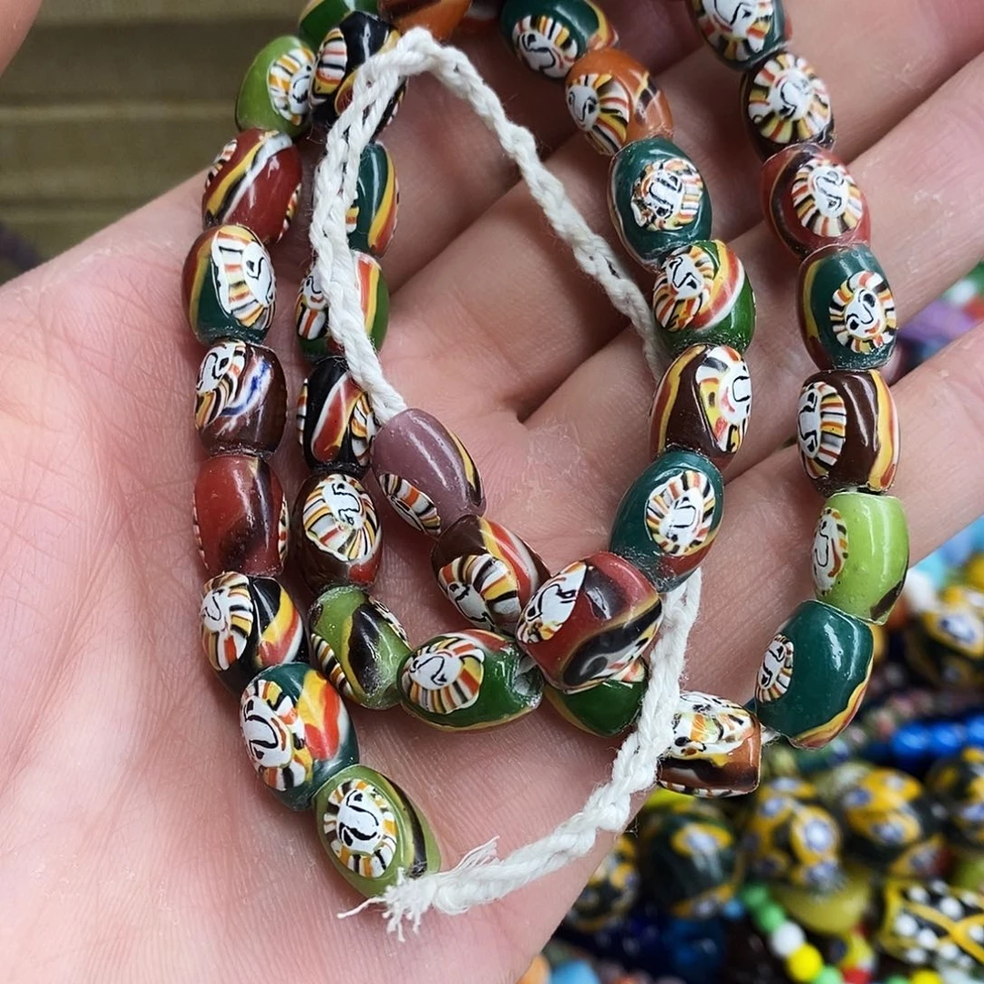 颈饰琉璃西亚人脸桶珠