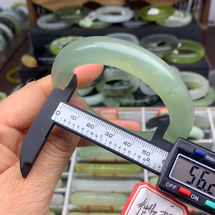 蛇纹石玉未镶嵌手镯882