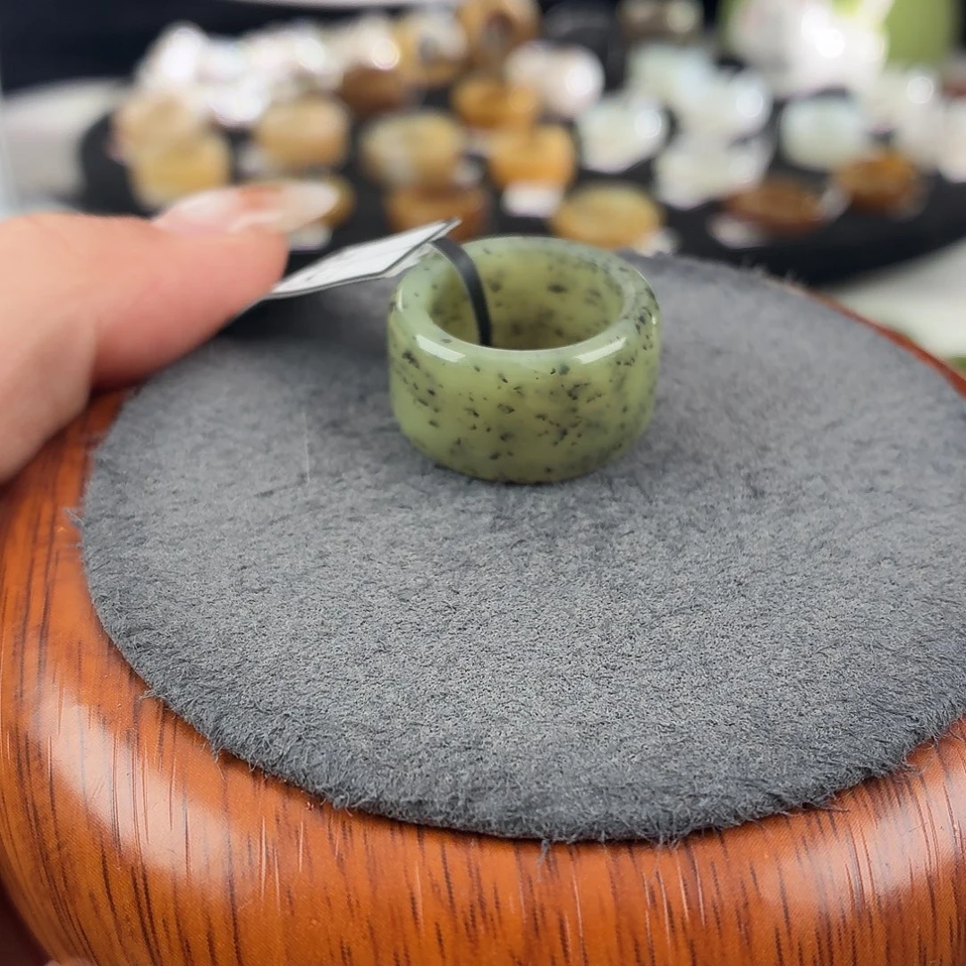 和田玉未镶嵌戒指S83青花圆切16.6裂