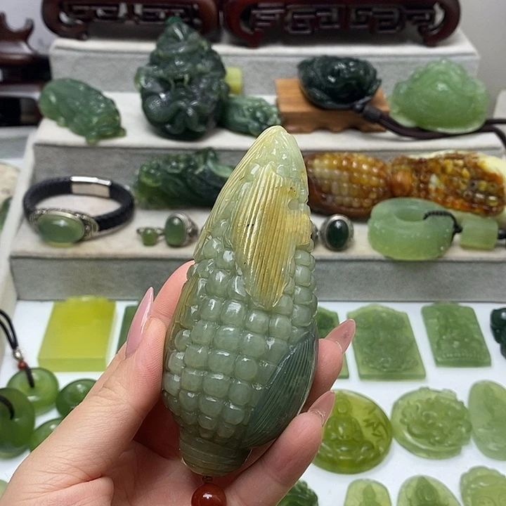 未镶嵌岫玉手把件