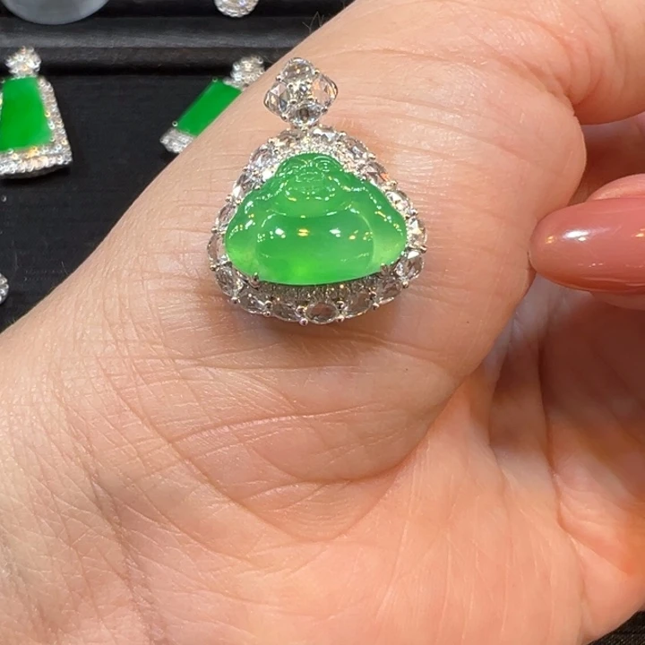 翡翠18K金镶嵌颈饰木那厚装小佛