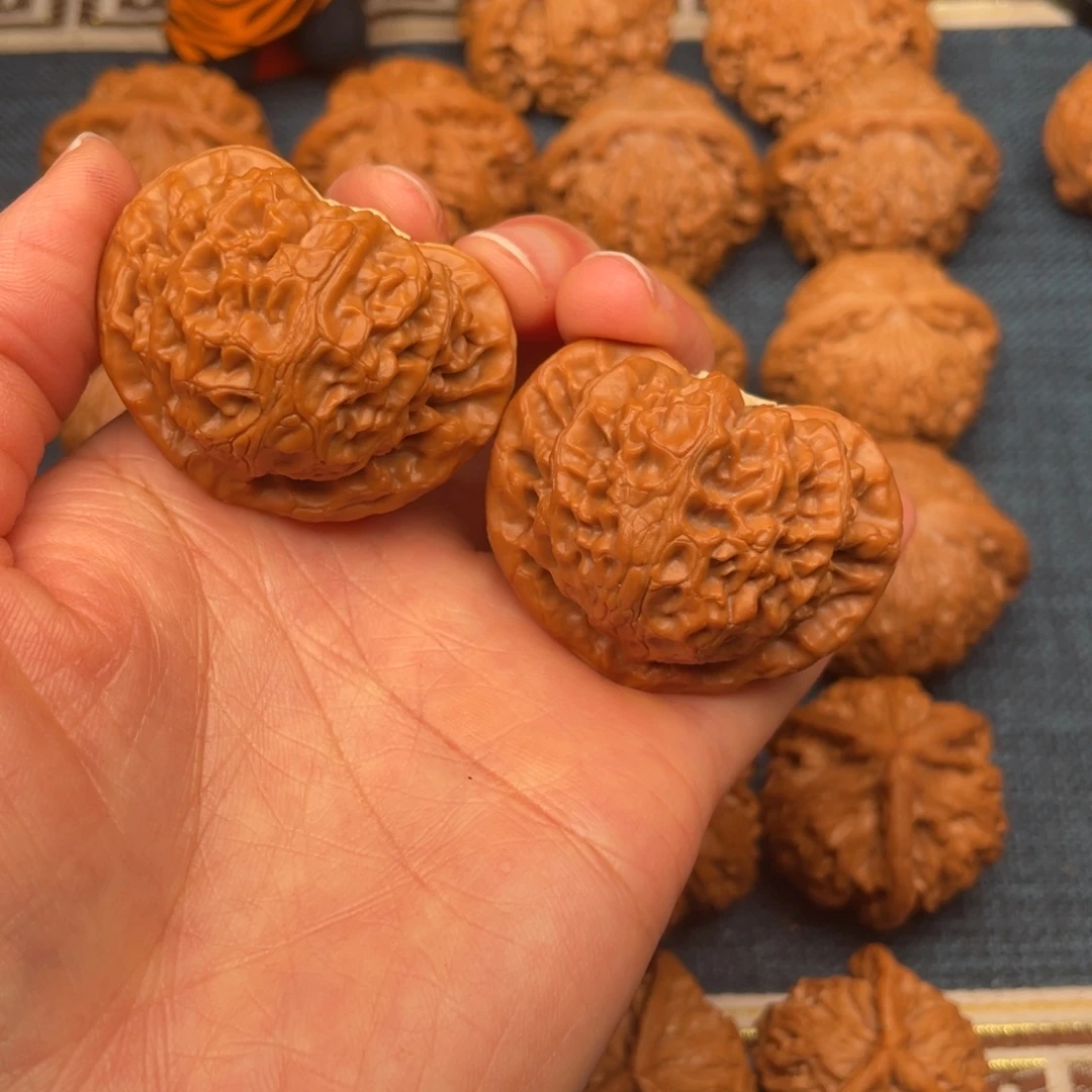 文玩核桃把件44桃心宫灯