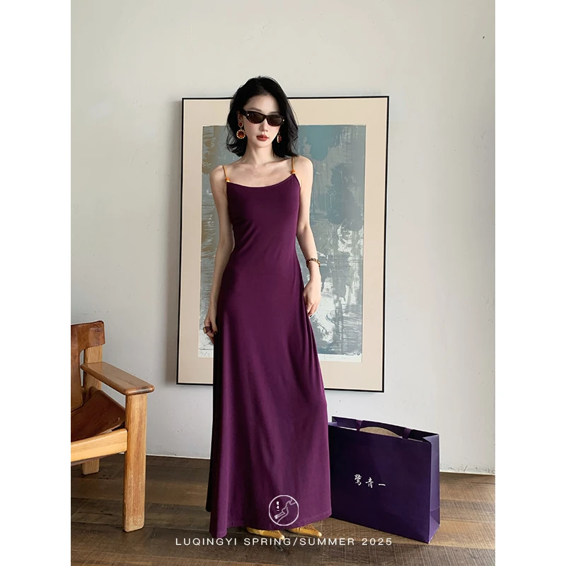 鹭青一精选【自得】莫代尔针织撞色陶瓷珠吊带连衣裙 L25L7472B