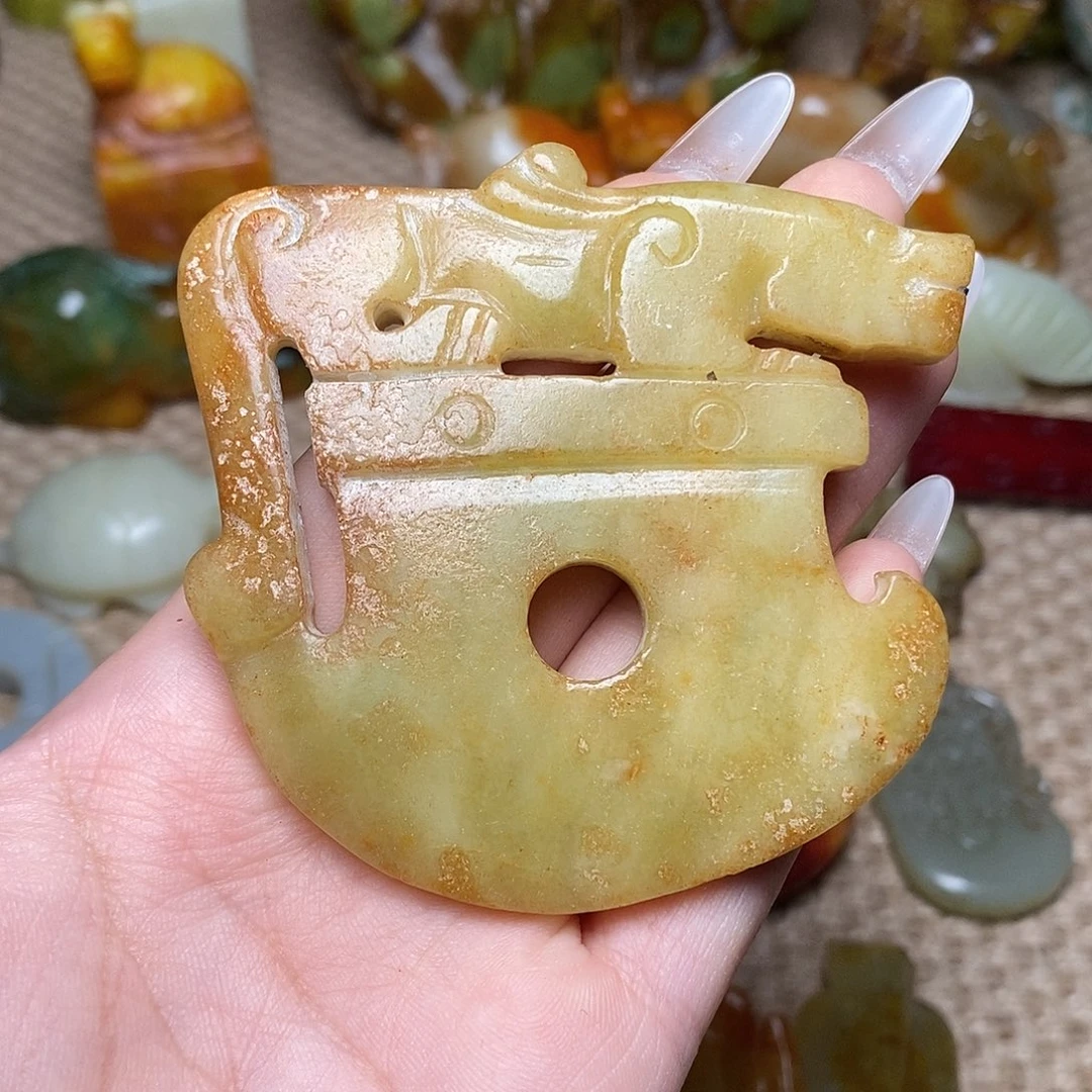 蛇纹石玉未镶嵌颈饰