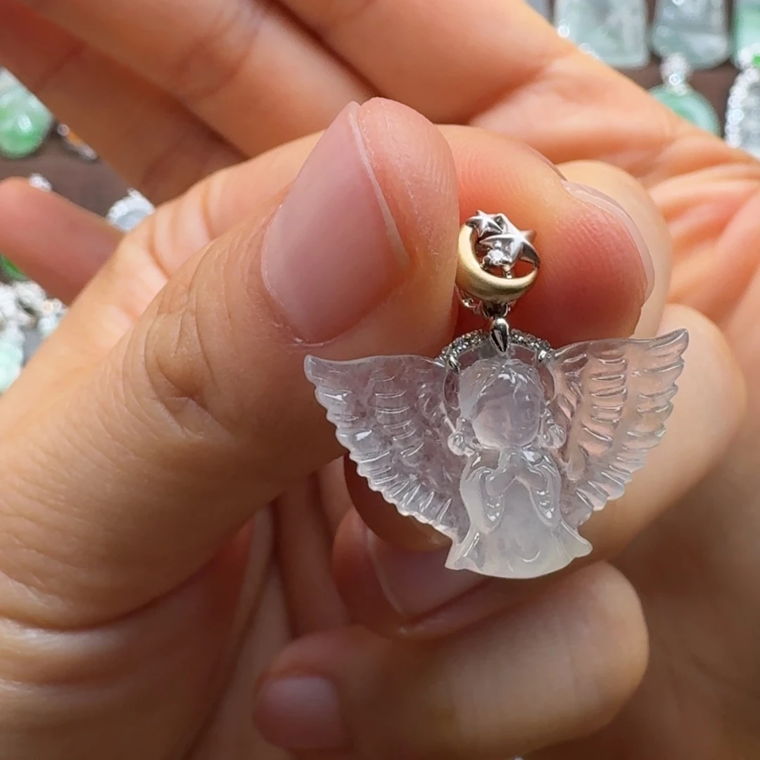 翡翠18K金镶嵌颈饰冰种天使吊坠