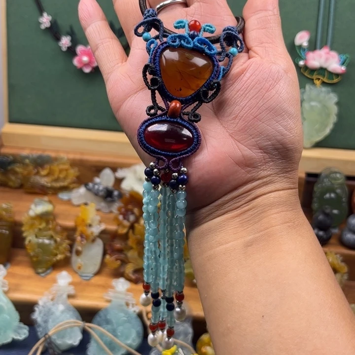 欧***噶蛇纹石玉合金吊坠
