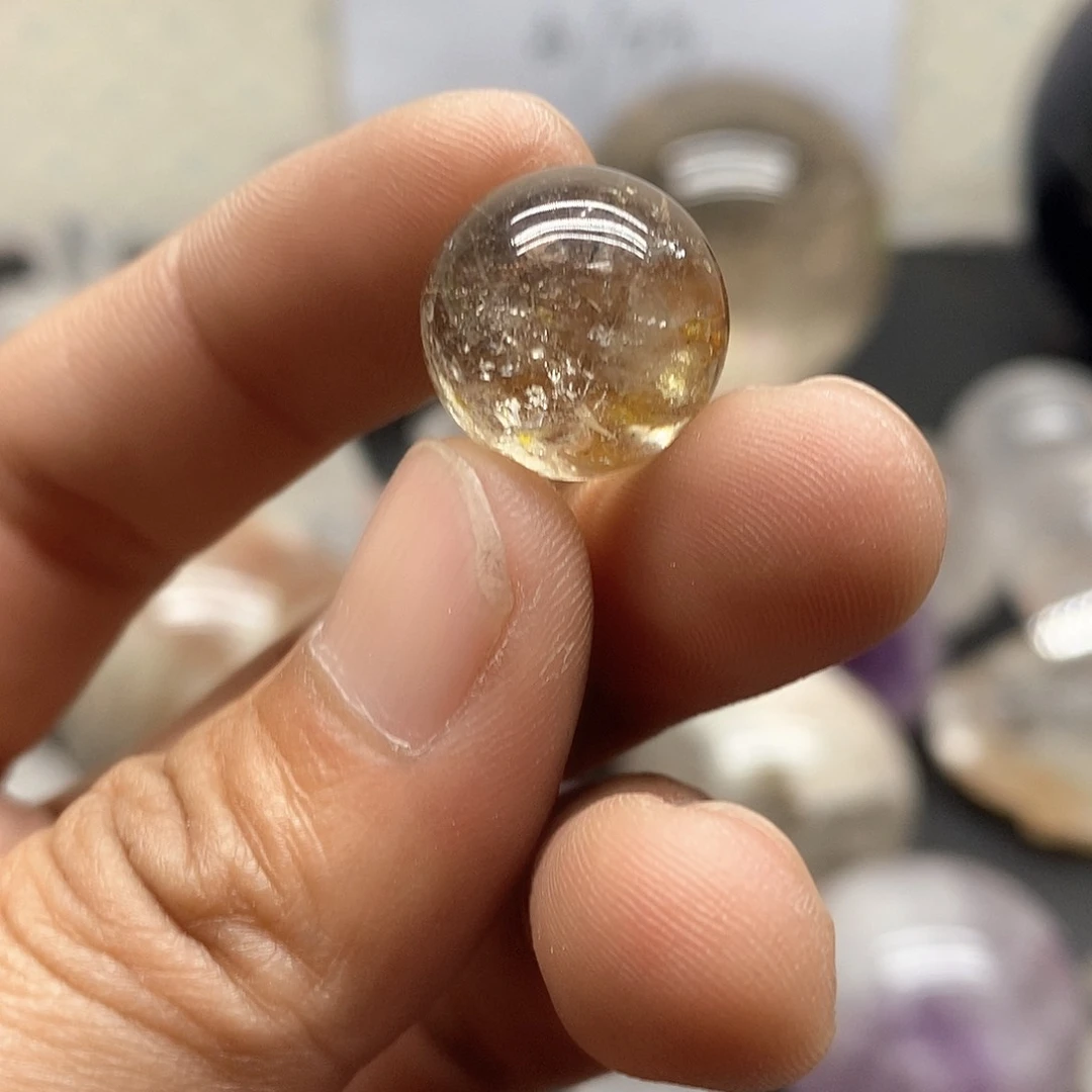 水晶302未镶嵌有矿坑