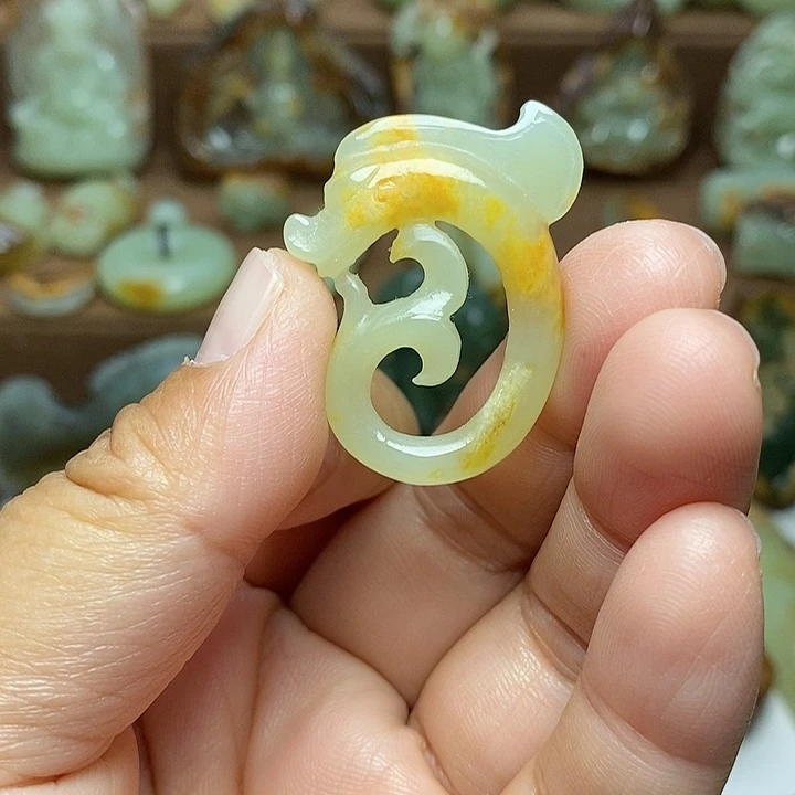 岫岩河磨玉（透闪石质玉）未镶嵌颈饰