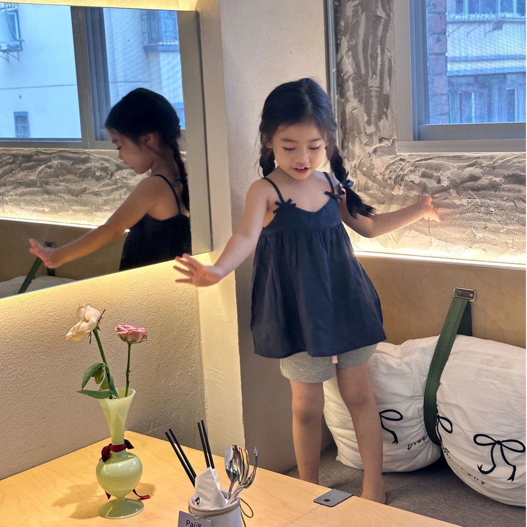 壹妈童装女童时髦套装25夏季新款洋气女宝藏蓝色吊带上衣灰色短裤