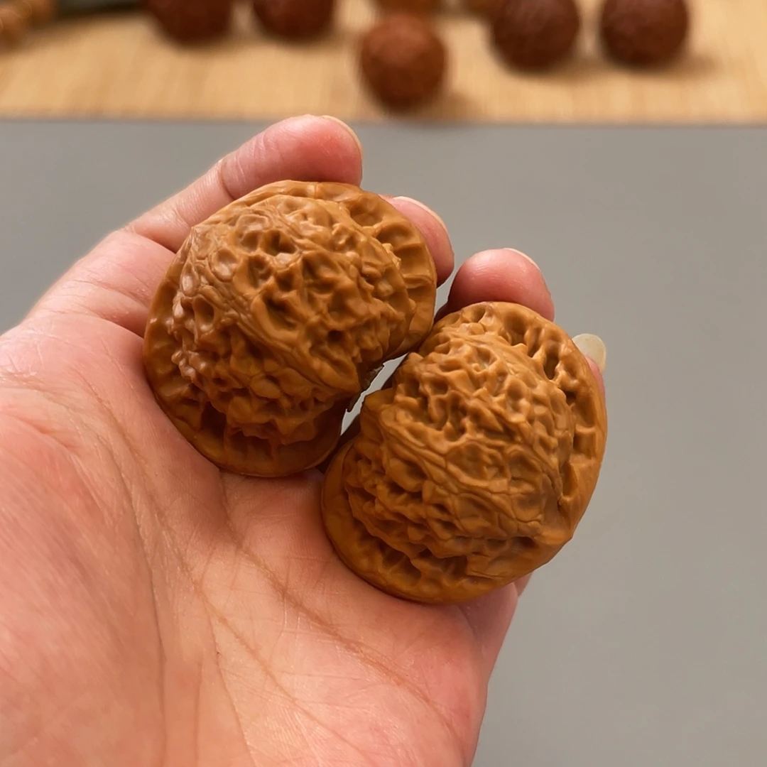 桃核把件42×38宫灯狮子头A359