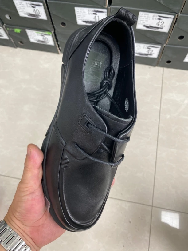 076简约风休闲皮鞋
