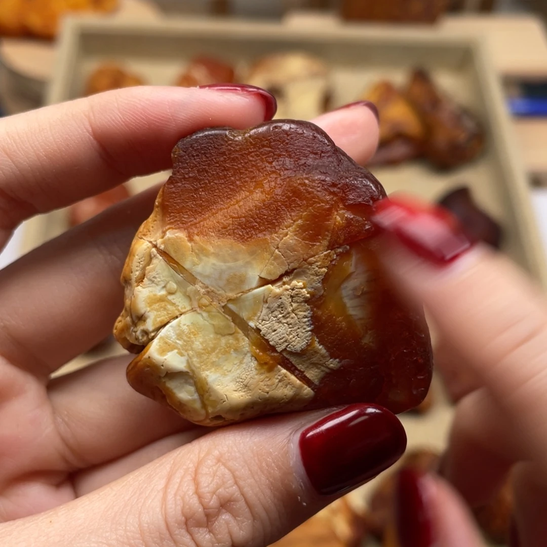 琥珀未镶嵌珠宝奇石