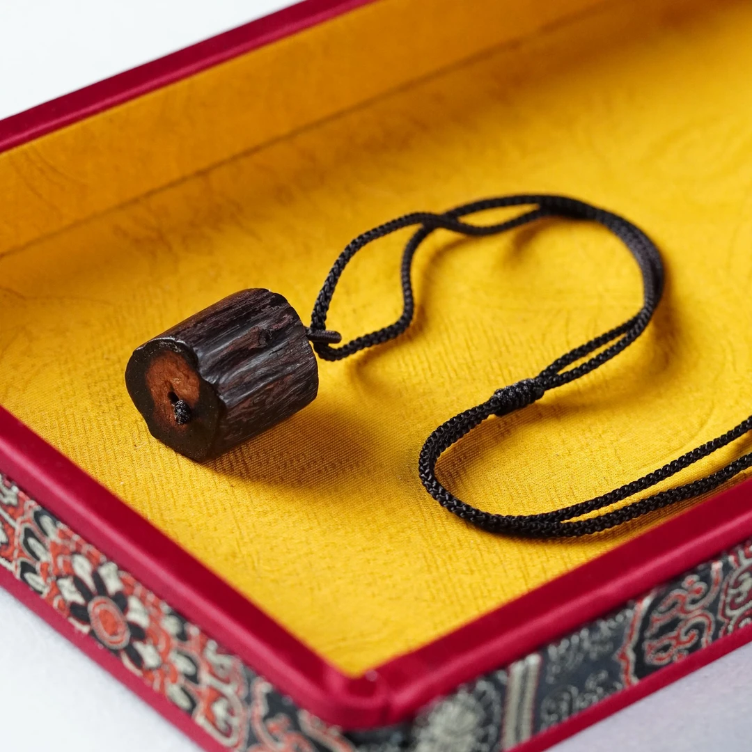 【珊木居】JZX327 降真香随型原料手编绳吊坠