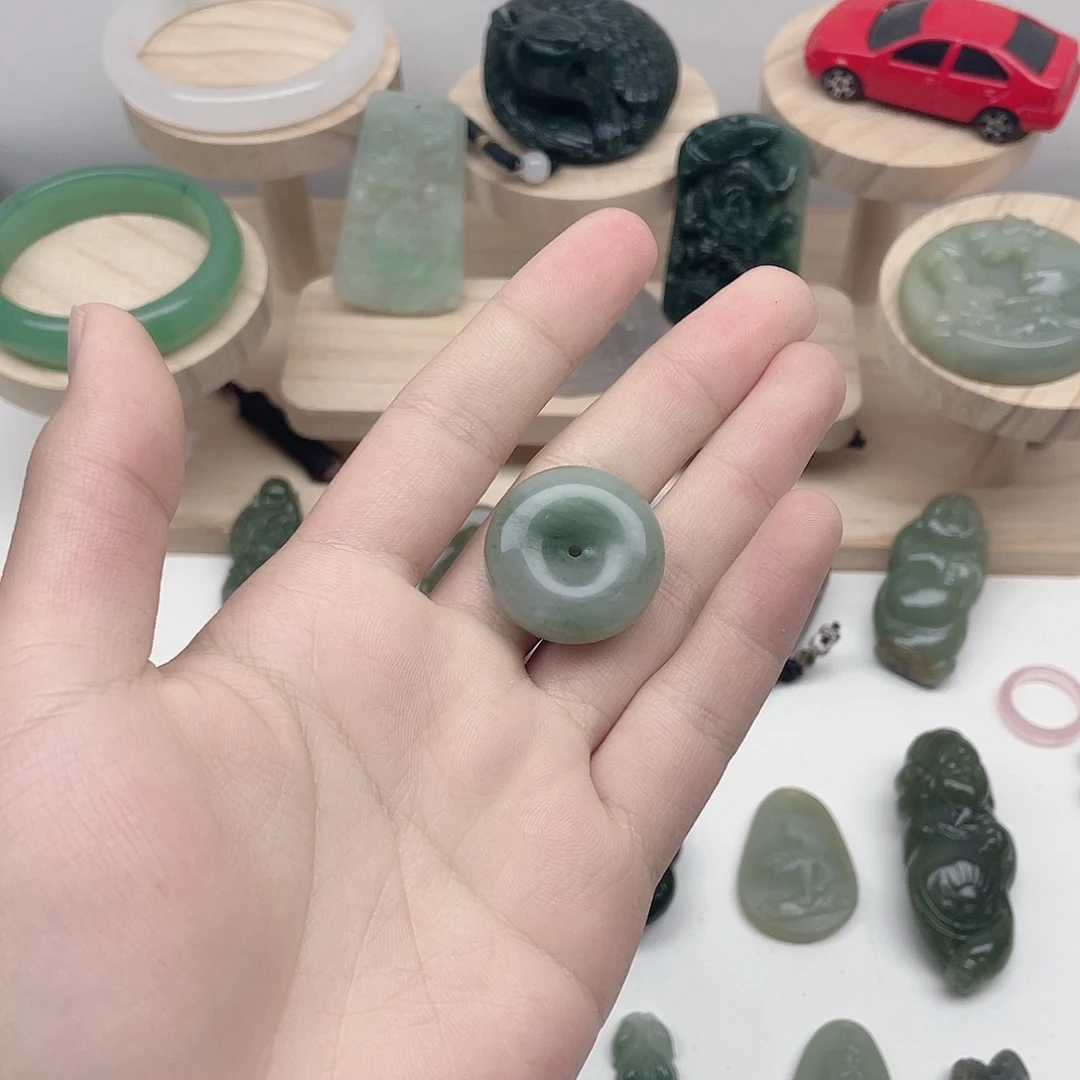 石英岩玉未镶嵌颈饰