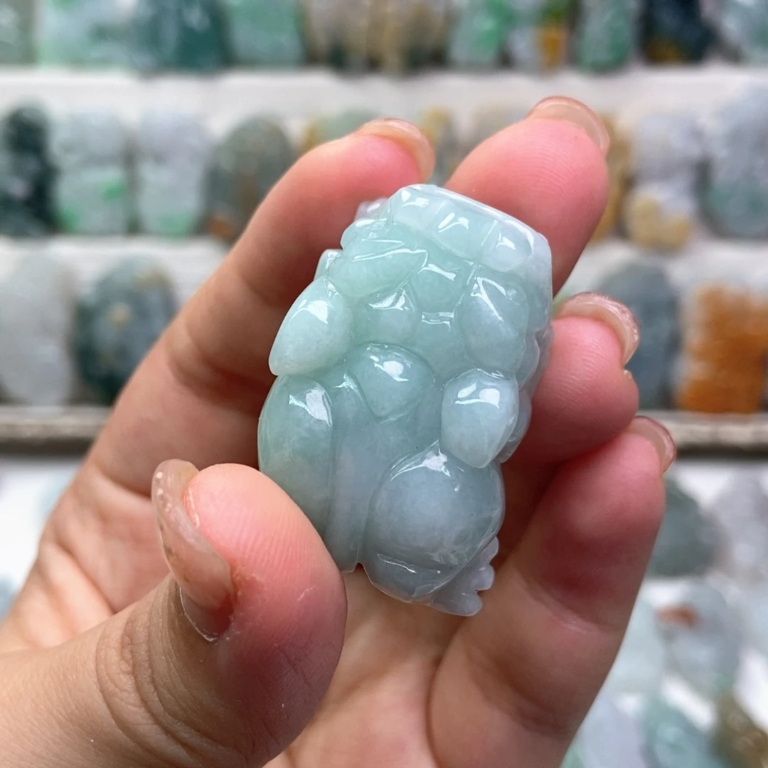 翡翠未镶嵌吊坠(赠链)