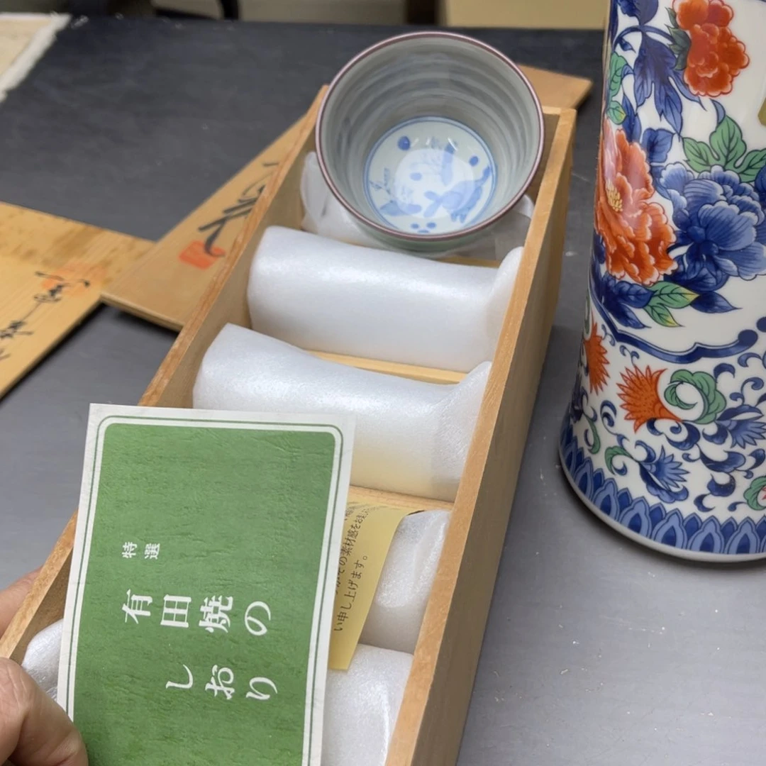 瓷片?****饭密密麻麻地铺满一层厚厚的