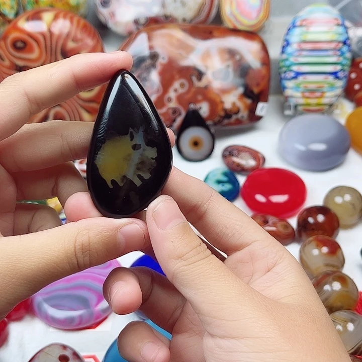 玛瑙/玉髓未镶嵌珠宝奇石