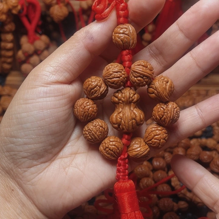 木质类龙纹桃枭挂件