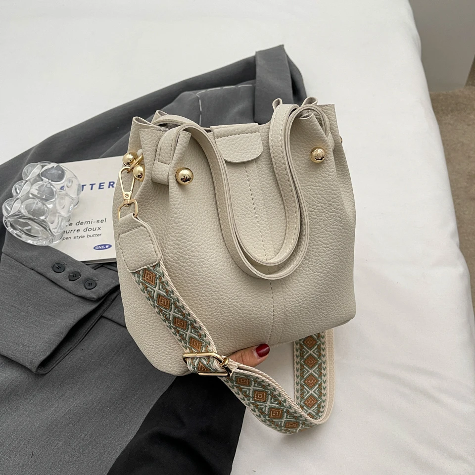 爆款韩系高级感2025新款水桶单肩斜跨手提包包软皮