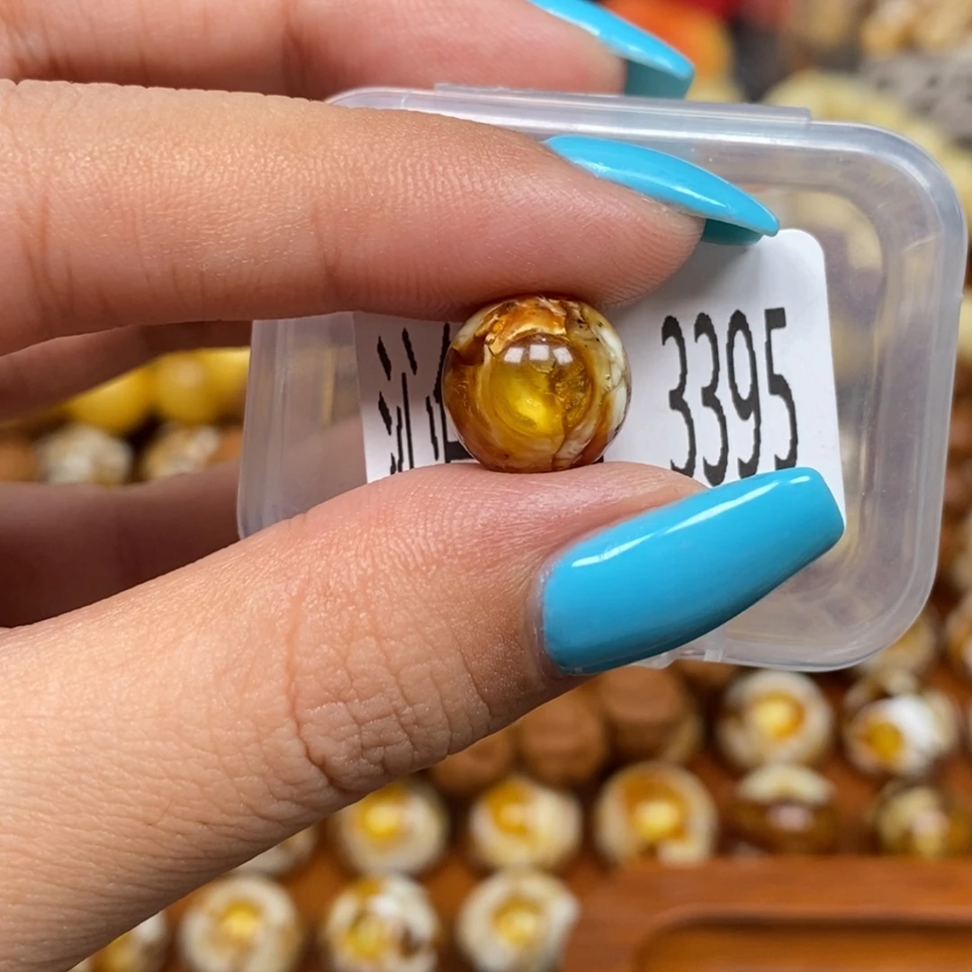 蜜蜡未镶嵌珠宝奇石3395