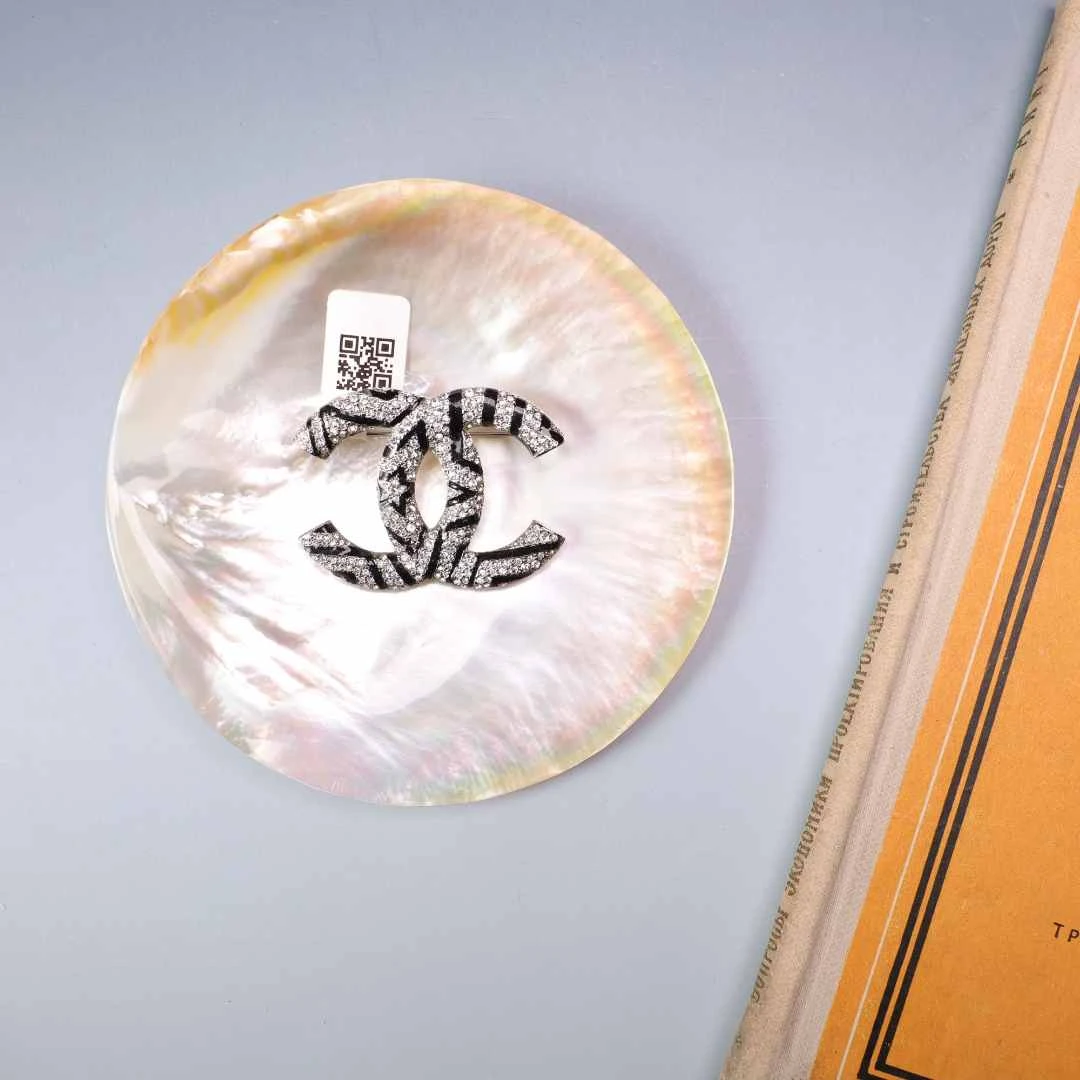 95新 Chanel/香奈儿 柚礼中古/香奈儿斑马双c胸针lz512370