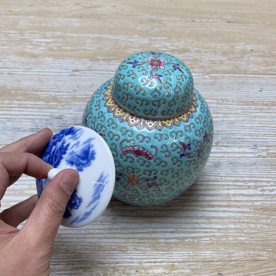 瓷片吃*密密麻麻地排列着一个