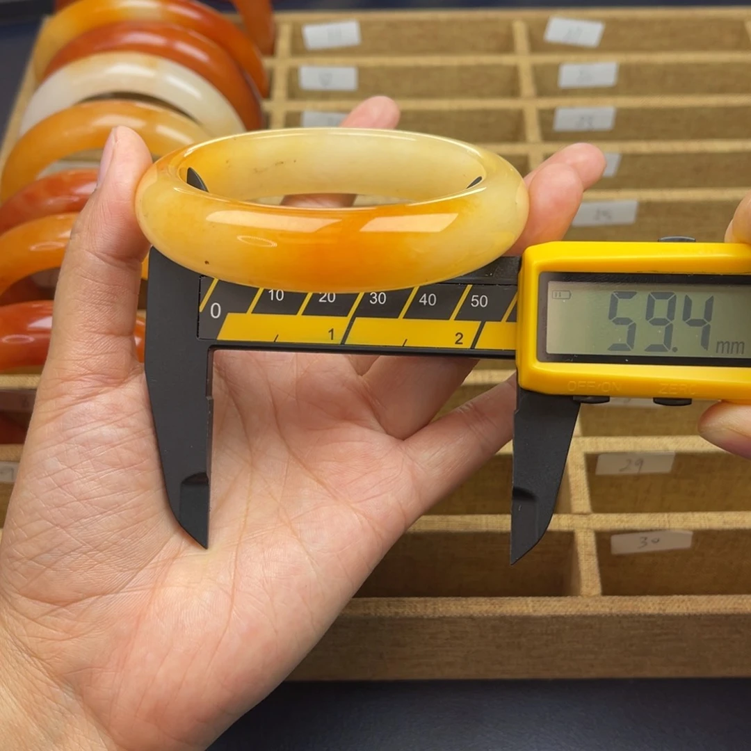 未镶嵌石英质玉（黄龙玉）手镯黄龙福利手镯9号