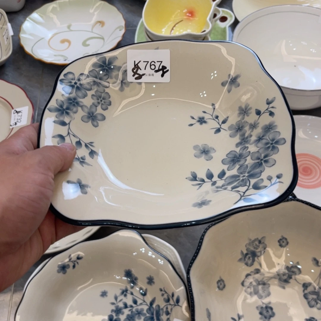 陶瓷微瑕餐具介意勿拍，满18飞！
