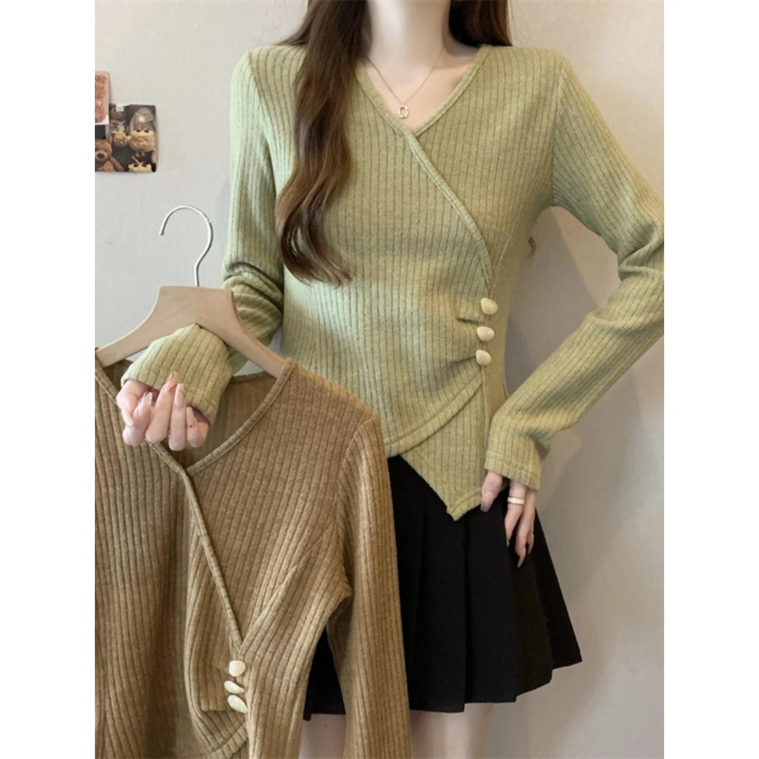 修身显瘦长袖针织衫女秋冬新款加厚大码胖mm打底衫不规则V领上衣