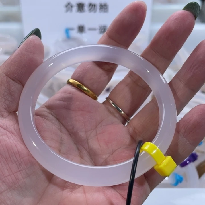 依***.玛瑙/玉髓手镯未镶嵌
