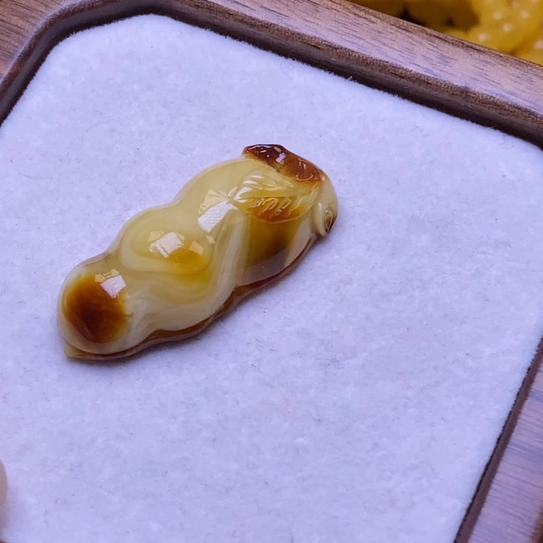 裸石琥珀未镶嵌吊坠