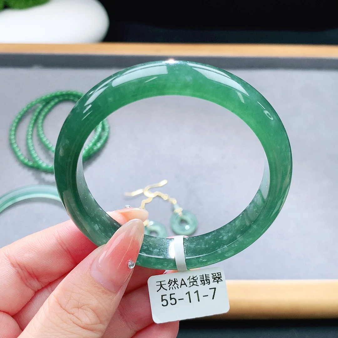 未镶嵌手镯（圆镯）翡翠