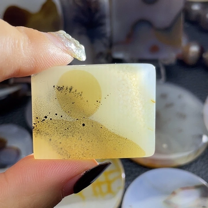 光****玛瑙/玉髓未镶嵌颈饰