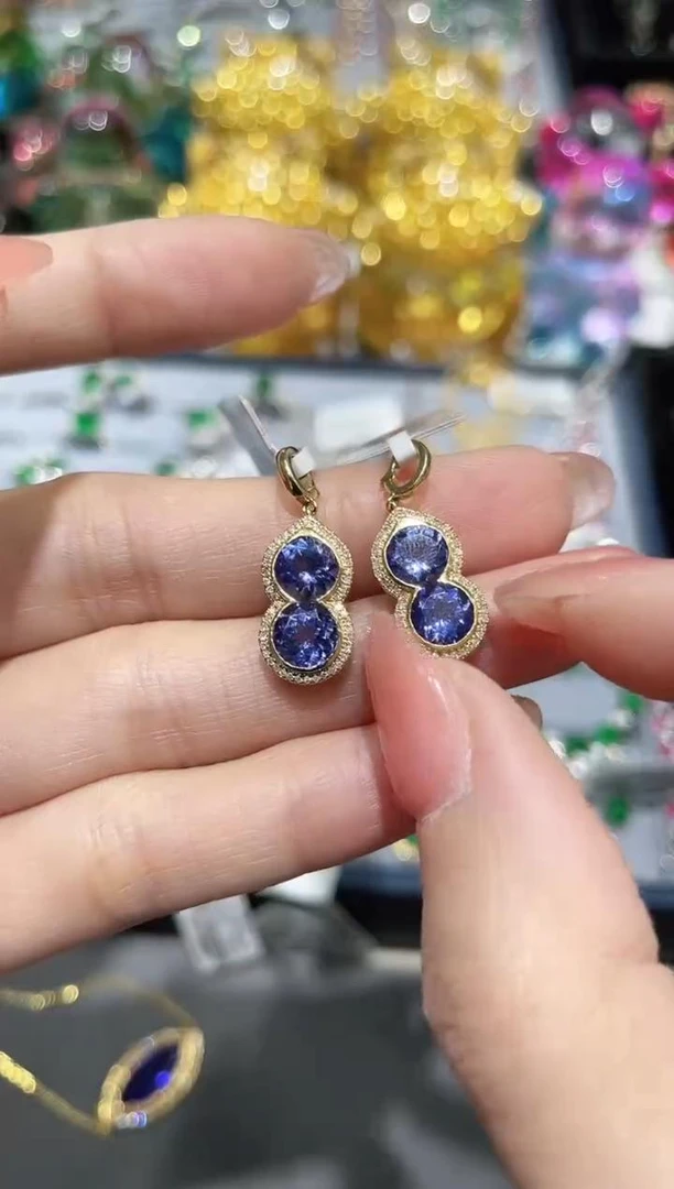 18K金镶嵌坦桑石吊坠 多样性发其一