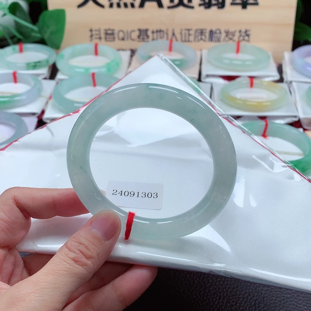 翡翠手镯未镶嵌天然A货翡翠手镯
